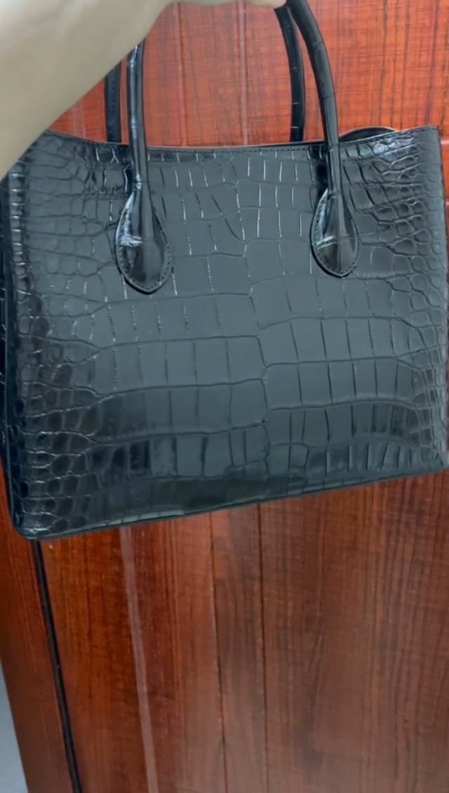 【極美品2way】ハンドバッグ　genuine crocodile skin Amazon.com: Genuine Crocodile Skin Lady Pillow Purse Authentic